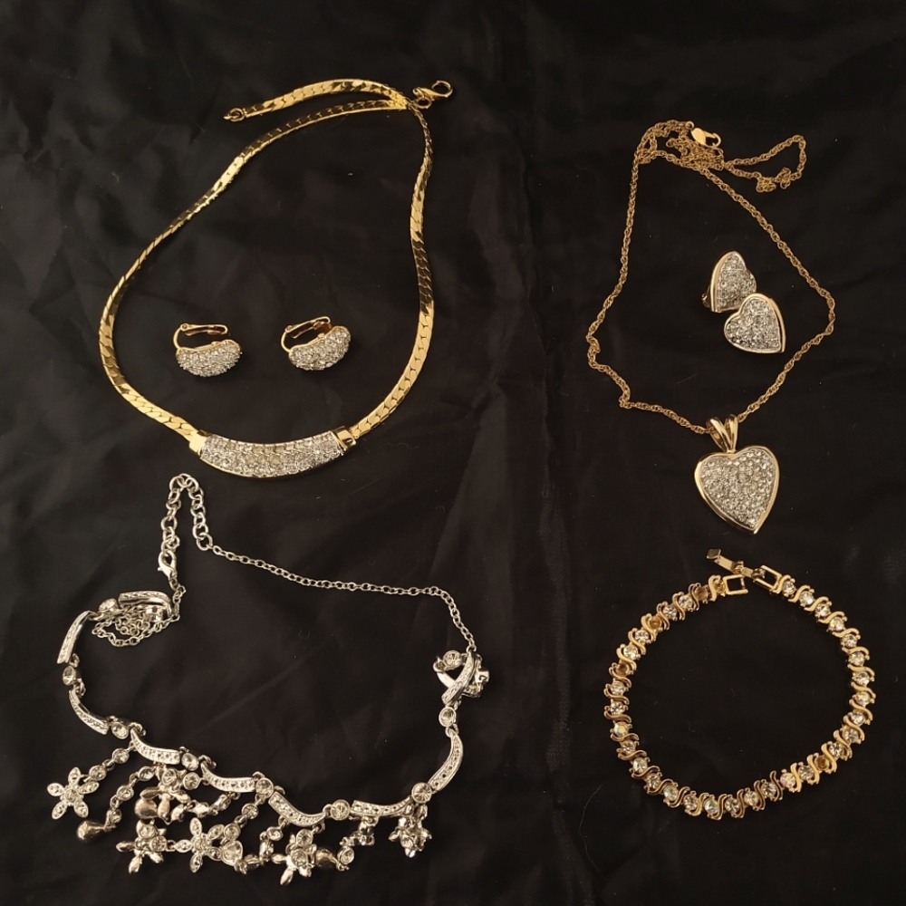 6 pc Lot of costume rhinestone jewelry